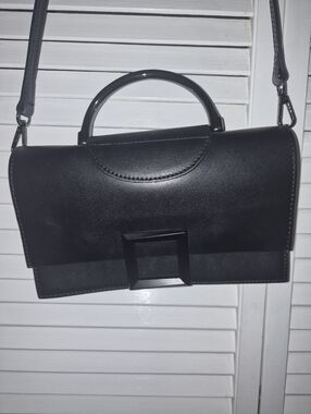 Stella Bianca Classic Black Women's Top-Handle Crossbody